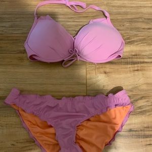 Victoria’s Secret bombshell ruffle bikini